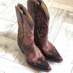 Tony Llama women’s leather cowboy boots. Size 7